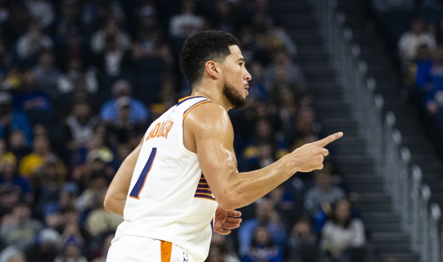 kaiyun sports-双星连线！杰伦·格林推反击助攻布克追身三分 后者复出首球