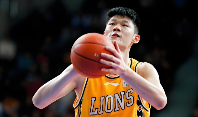 有趣！胡金秋回到广厦队就投入训练，王博：不准训练，回家陪孩子